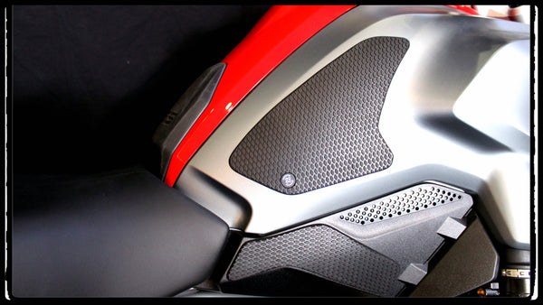 TECHSPEC Tank Grip Pads for BMW R1200GS Water-Cooled (13+) — photo 3