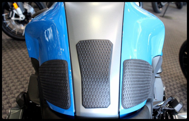 TECHSPEC Tank Grip Pads for BMW R1200 R (15+) — photo 1