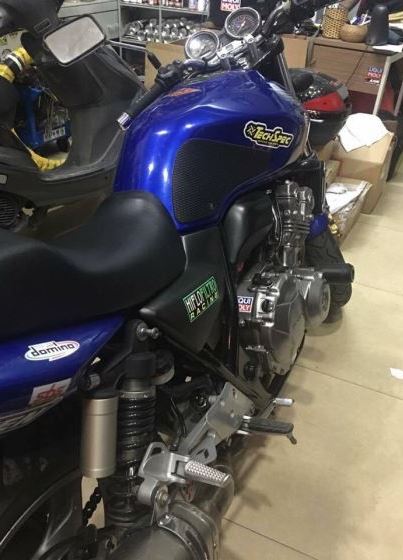TECHSPEC Tank Grip Pads for Honda CB 400 (00-15) — photo 3