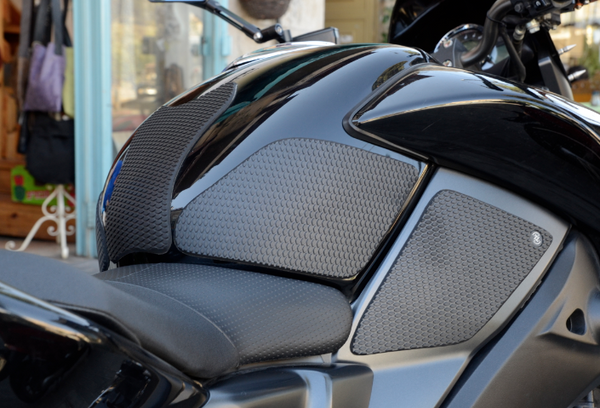 TECHSPEC Tank Grip Pads for Suzuki B-King (06-12) — photo 2