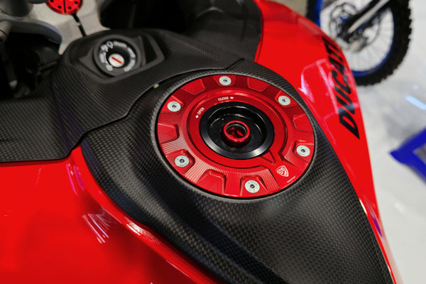 CNC RACING | Fuel tank cap - Fast Key plug image 3
