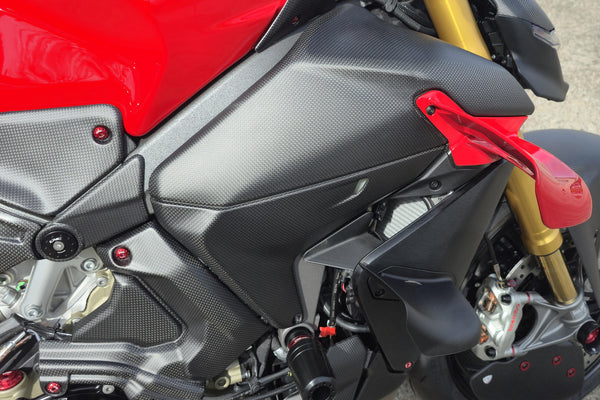CNC RACING | Fuel tank side covers left and right side Ducati Streetfighter V4  MY2025 - Carbon image 3