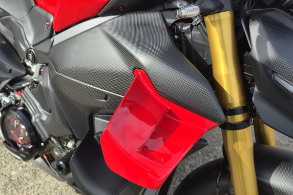 CNC RACING | Fuel tank side covers left and right side Ducati Streetfighter V4  MY2025 - Carbon image 4