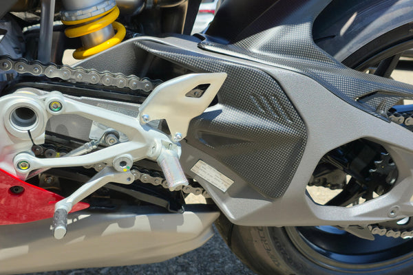 CNC RACING | Swingarm cover Ducati Panigale V4 Streetfighter V4 MY2025 - Carbon 2