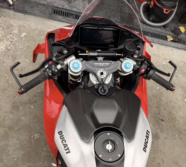 CNC RACING | Fuel tank cover Ducati Panigale V4 - Carbon 3