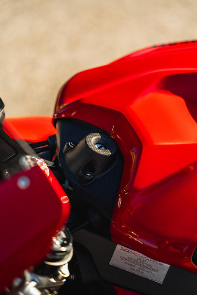 CNC RACING | Ignition switch cover Ducati Panigale V4 - Carbon 5