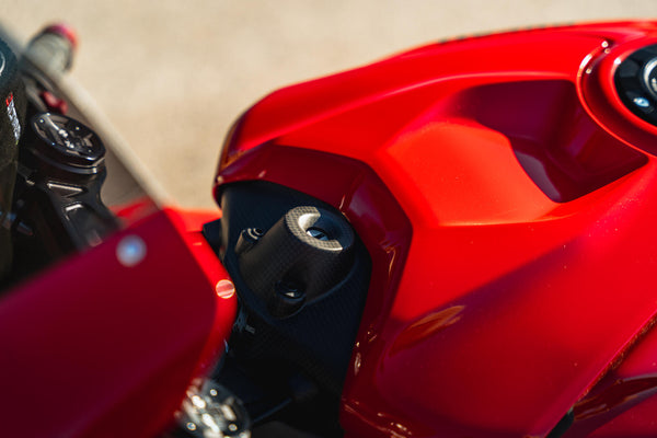 CNC RACING | Ignition switch cover Ducati Panigale V4 - Carbon 6