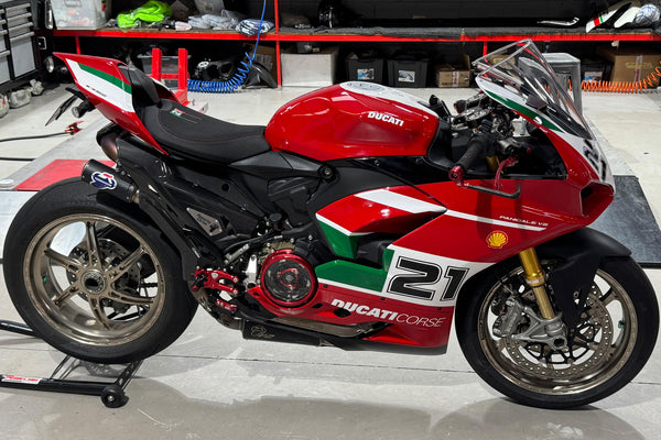 CNC RACING | Clear oil bath clutch cover Ducati Panigale and Streetfighter V2 - Troy Bayliss Limited Edition 3