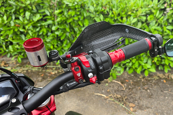 CNC RACING | Bracket kit for clutch and brake fluid tank Ducati Hypermotard 698 Mono 2