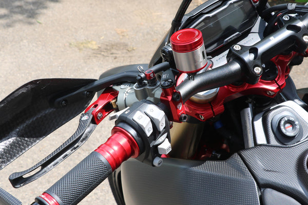 CNC RACING | Bracket kit for clutch and brake fluid tank Ducati Hypermotard 698 Mono 3