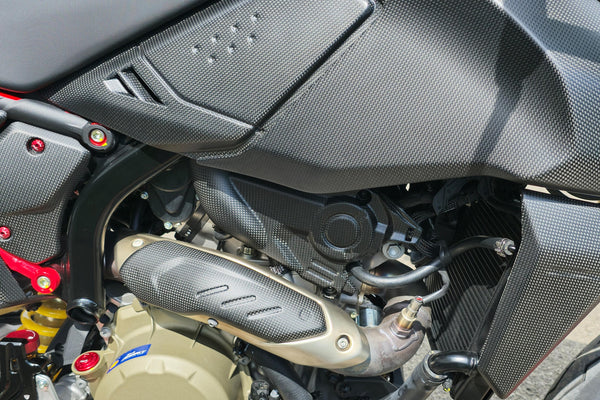 CNC RACING | Exhaust pipe front heat guard Ducati Hypermotard 698 Mono - Carbon 2