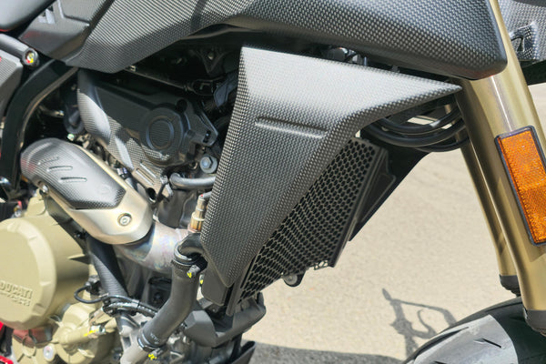 CNC RACING | Water cooler side covers Ducati Hypermotard 698 Mono - Carbon 2
