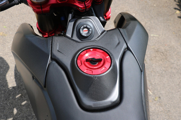 CNC RACING | Fuel tank top cover Ducati Hypermotard 698 Mono - Carbon 4