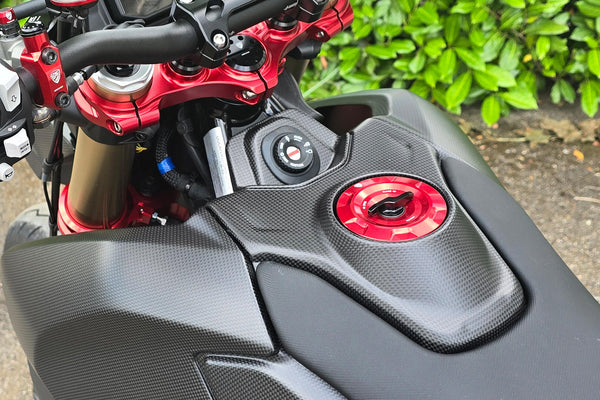 CNC RACING | Fuel tank top cover Ducati Hypermotard 698 Mono - Carbon 3
