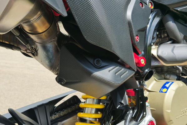 CNC RACING | Exhaust pipe rear heat guard Ducati Hypermotard 698 Mono - Carbon 2