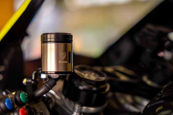 CNC RACING | Fluid tank 25 ml for front brake - Titanium 9