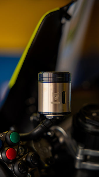 CNC RACING | Fluid tank 25 ml for front brake - Titanium 10