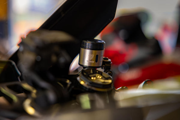 CNC RACING | Fluid tank 12 ml for rear brake or clutch - Titanium 6