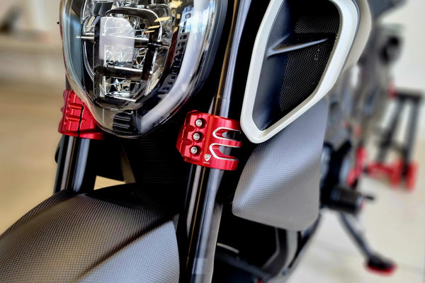 CNC RACING | Triple clamps Ducati Diavel V4 - Bottom Yoke 2