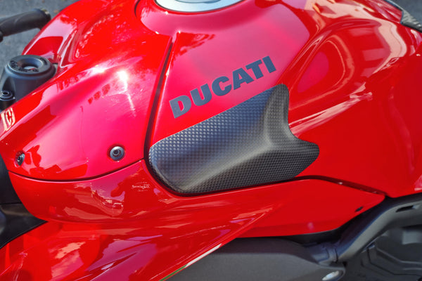 CNC RACING | Fuel tank slider Carbon/Kevlar 2