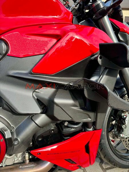Maxicarbon Ducati-Streetfighter-V2-Maxicarbon-Smyczynski-Poland-2