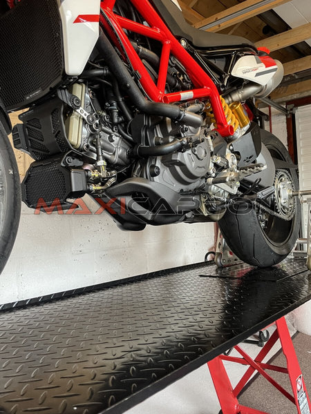 Maxicarbon Ducati-Hypermotard-950-SP-Maxicarbon-Steven-UK-3