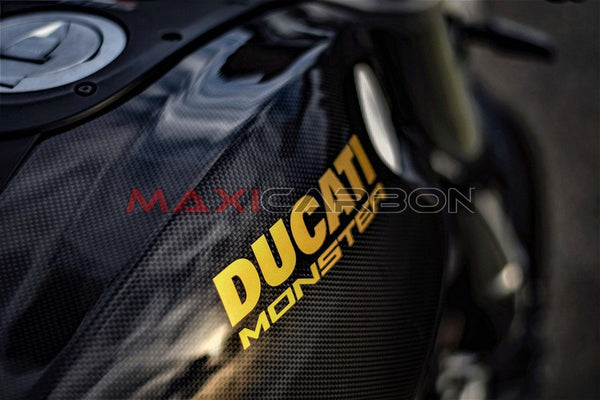 Maxicarbon Ducati-Monster-696-Maxicarbon-Gianrico-Switzerland-1
