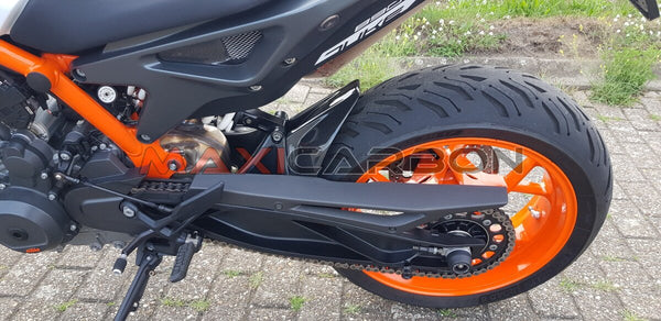 Maxicarbon KTM-890-Duke-Maxicarbon-Marcin-Netherlands-1-1