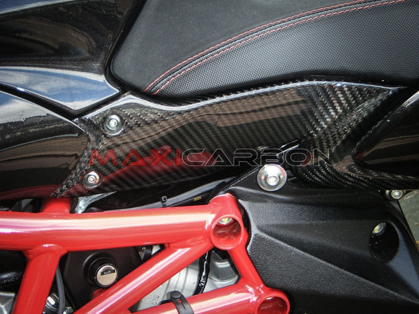 Maxicarbon MV-Agusta-Rivale-800-Maxicarbon-Imre-Netherlands-4-MVE460T