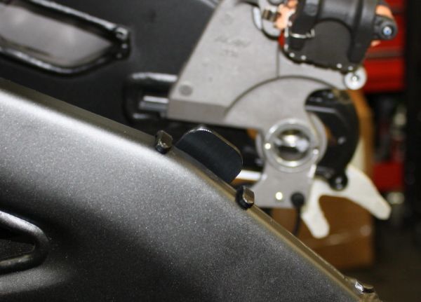 Fast Frank Racing YAMAHA R1 15'+ CHAIN HOLDER BRACKET KIT