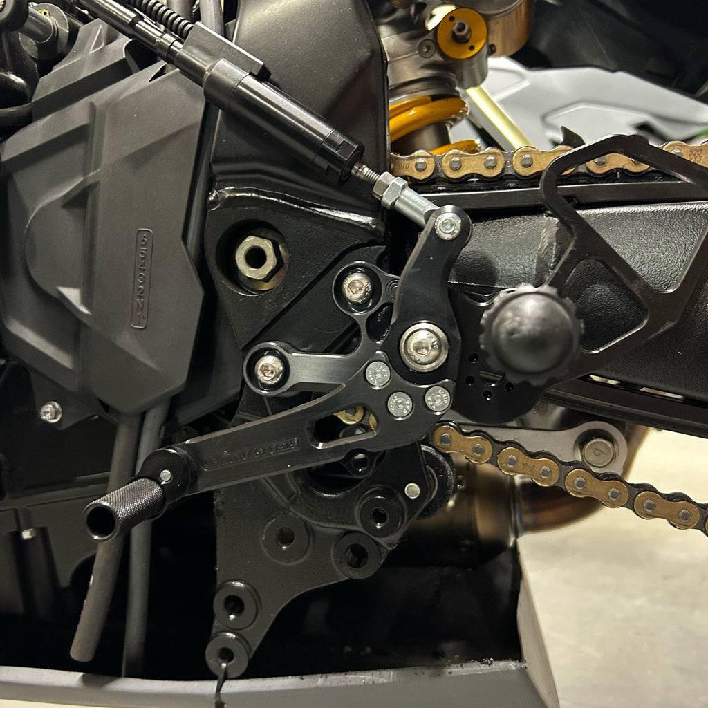 Woodcraft 05-0232B Suzuki GSX-8 S/R Complete Std Shift Rearset Kit W/Pedals