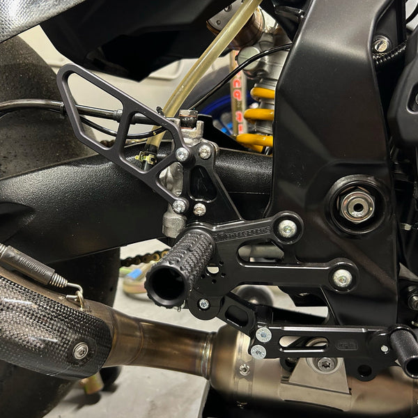 Woodcraft 05-0232B Suzuki GSX-8 S/R Complete Std Shift Rearset Kit W/Pedals