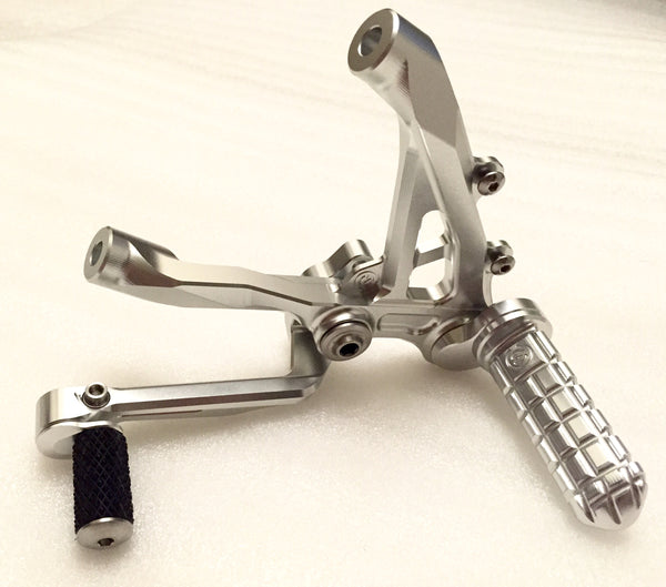 MOTOCORSE FOOTPEGS KIT WITH TITANIUN SCREWS SILVER ANODIZED STANDARD SHIFT