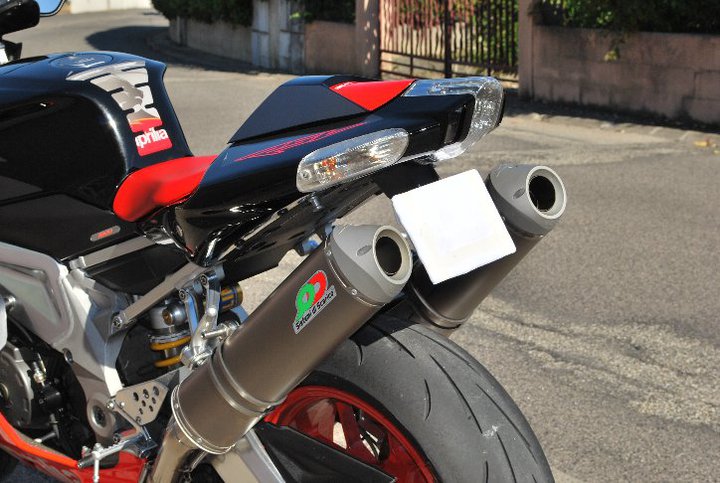 QD EXHAUST APRILIA Aprilia RSV 1000 / Tuono ’04> Magnum Series’ “Slip-On” twin muffler set Titanium